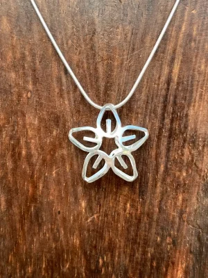 Emma Leonard hollow silver flower daffodil pendant necklace