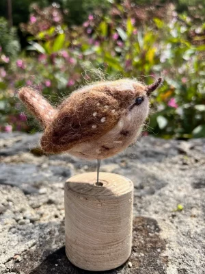 13987 jema skinner needle felt wren 3.webp