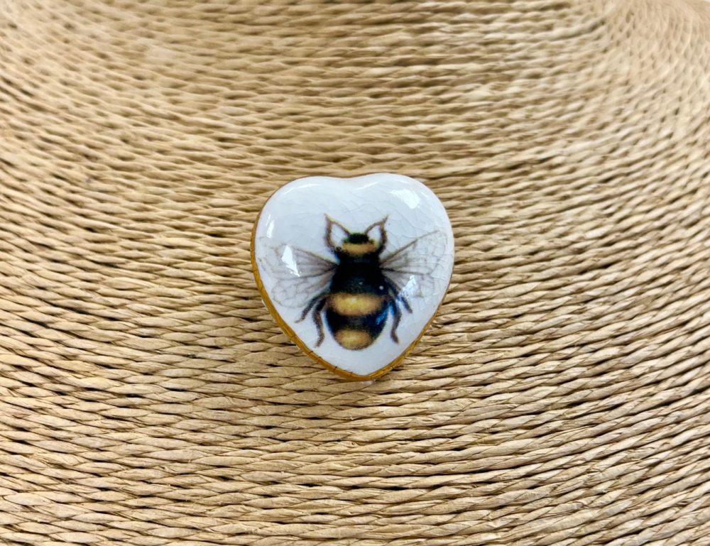 14063 ceramic bumble bee heart brooch Remon Jephcott.jpg