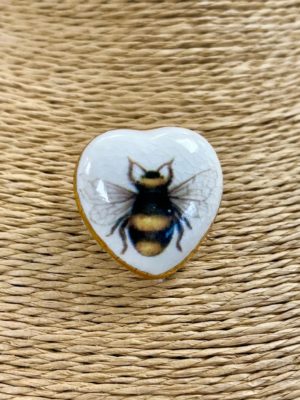 14063 ceramic bumble bee heart brooch Remon Jephcott.jpg