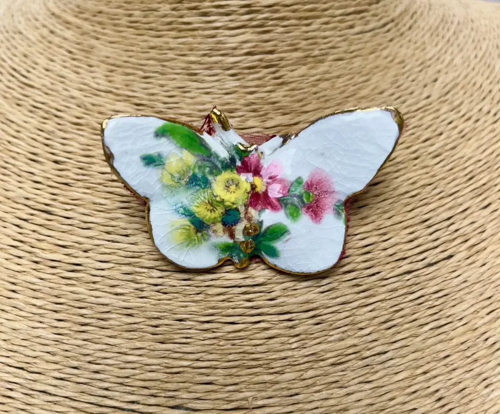 1427 ceramic butterfly brooch flowers Remon Jephcott.webp