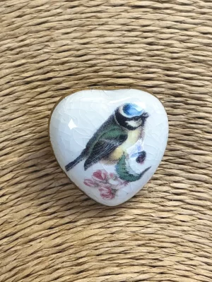 1429 ceramic blue tit heart brooch Remon Jephcott.webp