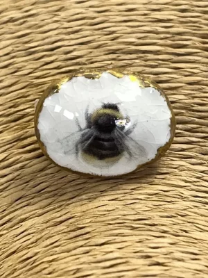 14400 ceramic bee brooch Remon Jephcott.webp