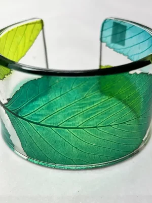 2657 Green leaf design perspex bangle.webp