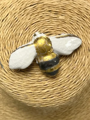 3235 ceramic bee brooch Remon Jephcott.webp