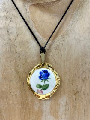 3456a ceramic blue rose cameo pendant Remon Jephcott.jpg